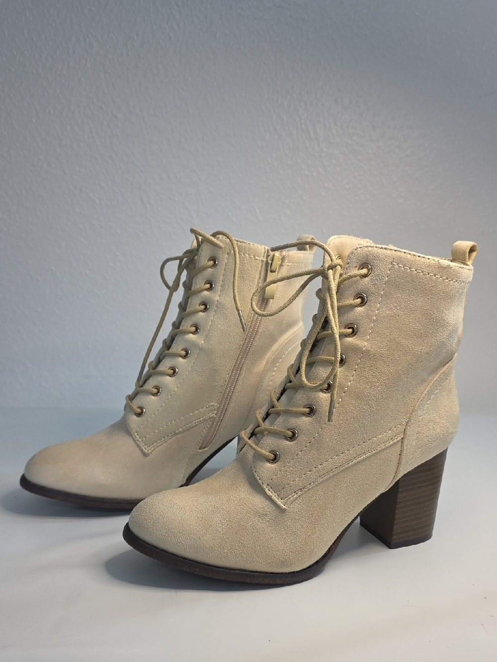 Journee Baylor Lace Up Stacked Heel Ladies 7.5 Cute Granny Style Ankle Booties
